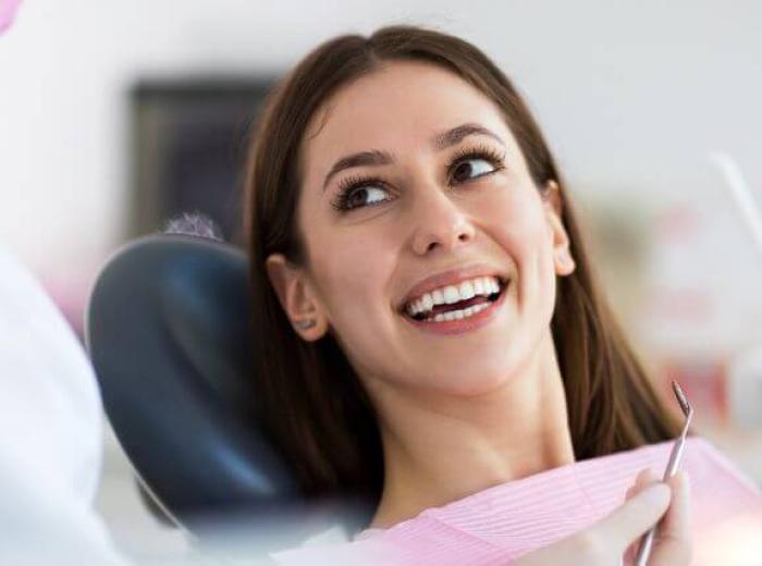 Dental Crowns vs. Veneers: Understanding the Differences in Cosmetic Dentistry